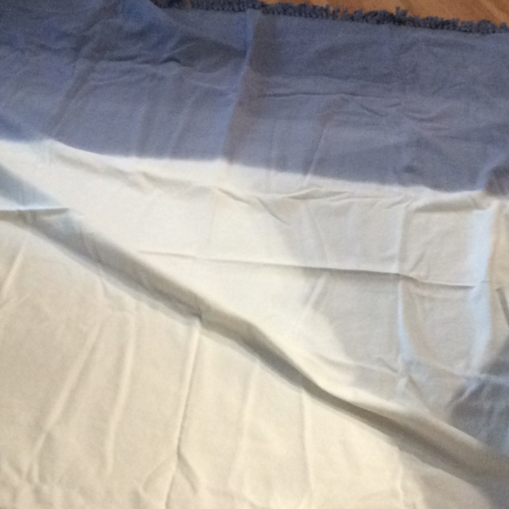 Logo throw blanket